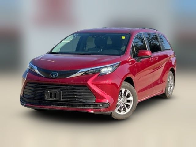 2024 Toyota Sienna LE