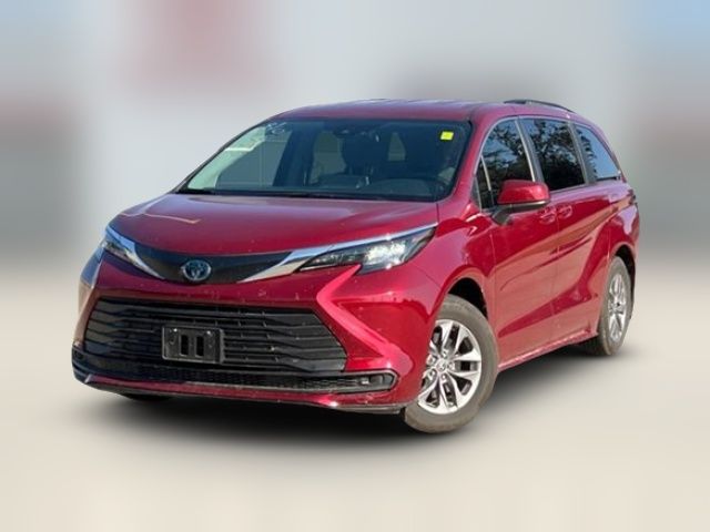 2024 Toyota Sienna LE