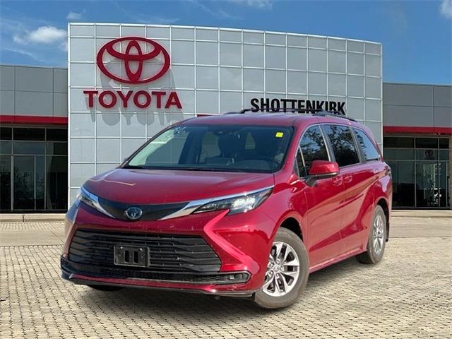 2024 Toyota Sienna LE