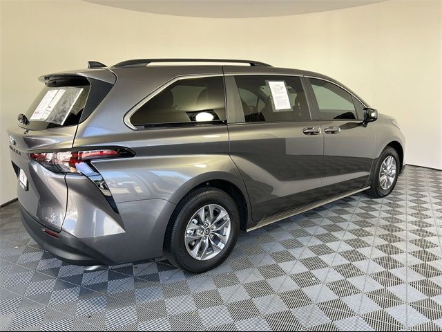 2024 Toyota Sienna LE