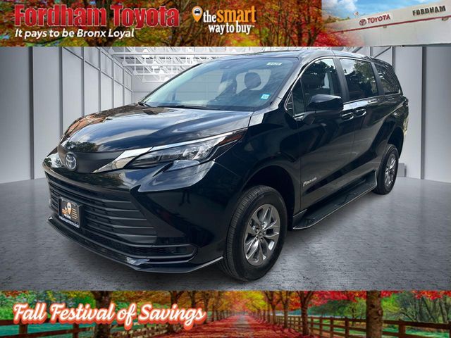 2024 Toyota Sienna LE