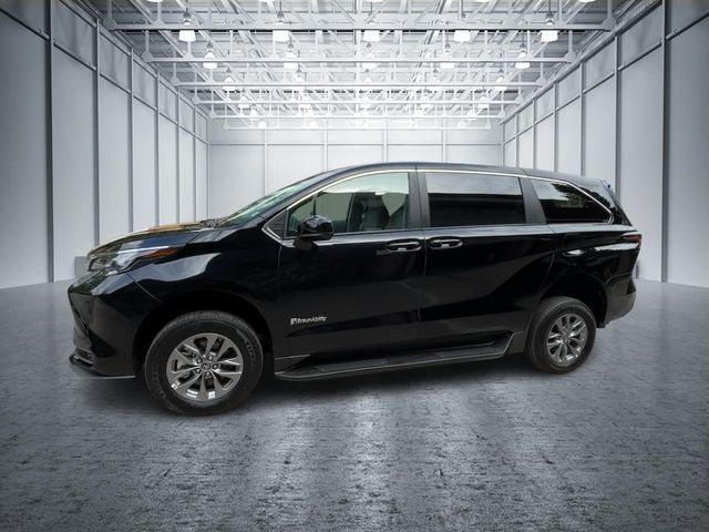 2024 Toyota Sienna LE