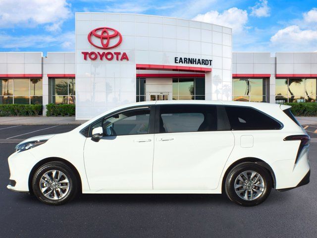 2024 Toyota Sienna LE