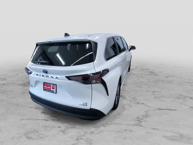 2024 Toyota Sienna LE