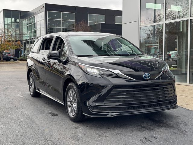 2024 Toyota Sienna LE