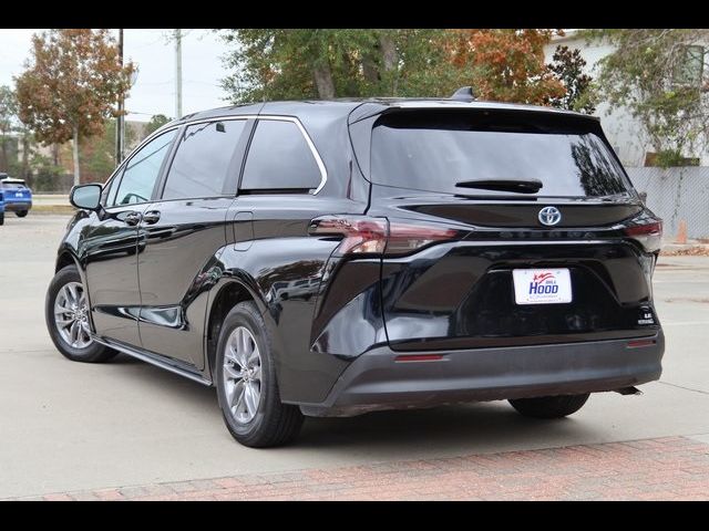 2024 Toyota Sienna LE