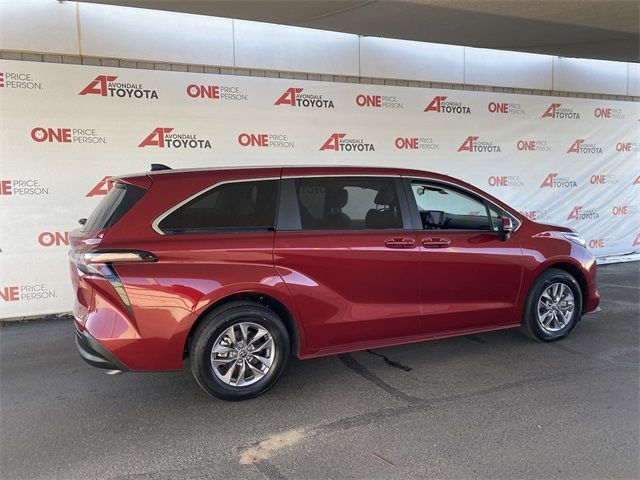 2024 Toyota Sienna LE