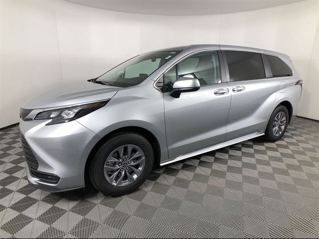 2024 Toyota Sienna LE