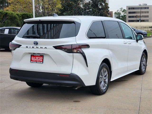 2024 Toyota Sienna LE