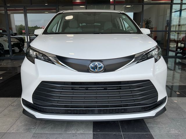 2024 Toyota Sienna LE