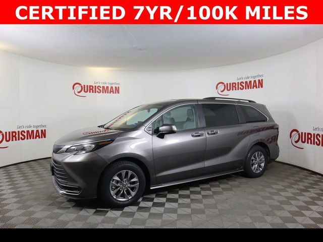 2024 Toyota Sienna LE