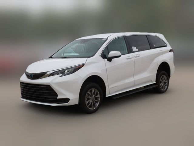 2024 Toyota Sienna LE