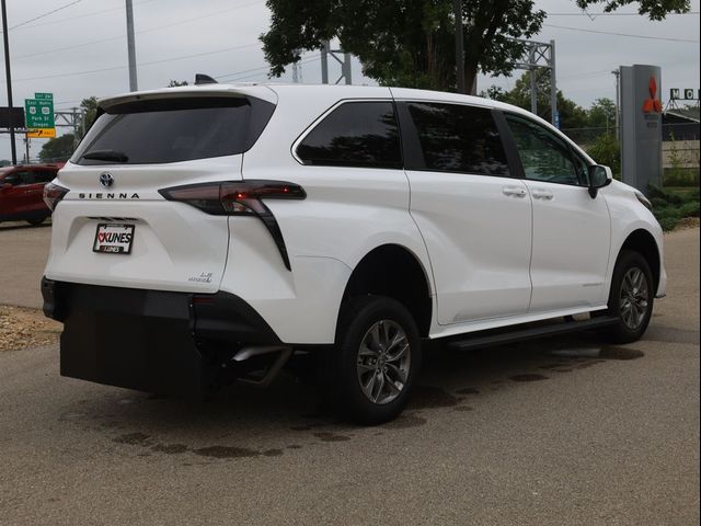 2024 Toyota Sienna LE