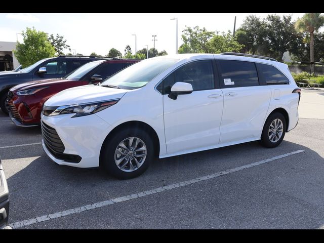 2024 Toyota Sienna LE