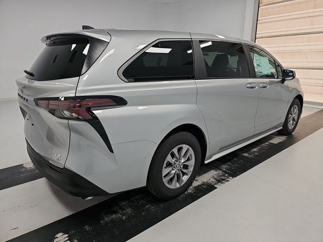 2024 Toyota Sienna LE