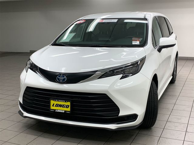 2024 Toyota Sienna LE