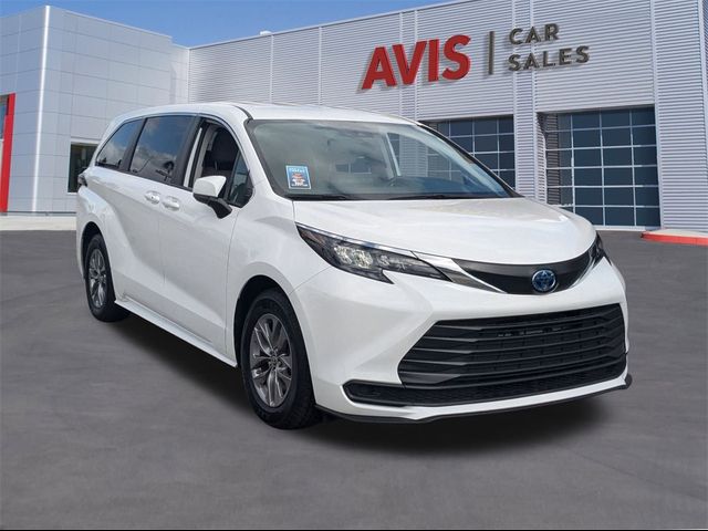 2024 Toyota Sienna LE