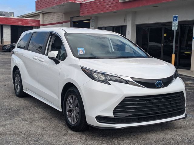 2024 Toyota Sienna LE