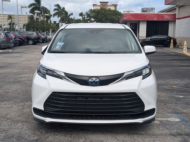 2024 Toyota Sienna LE