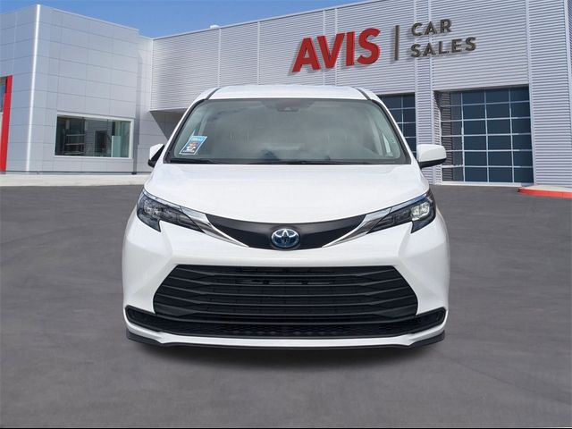 2024 Toyota Sienna LE