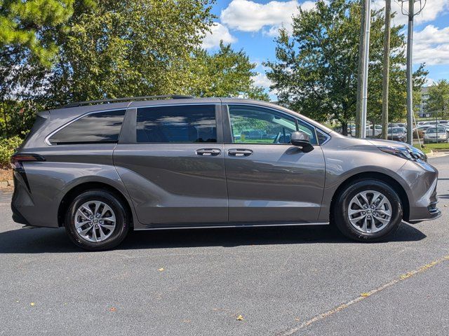 2024 Toyota Sienna LE