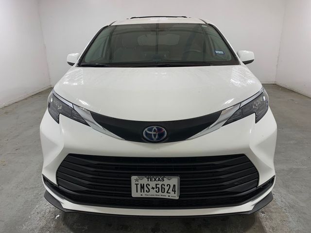 2024 Toyota Sienna LE