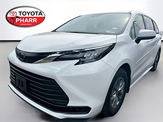 2024 Toyota Sienna LE