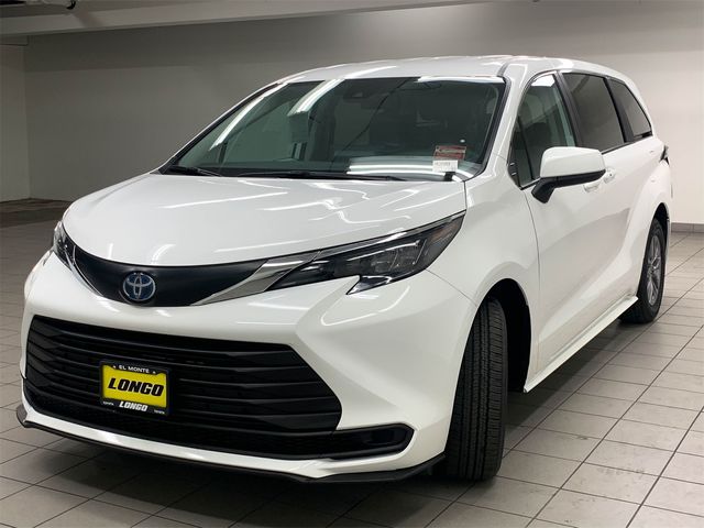 2024 Toyota Sienna LE