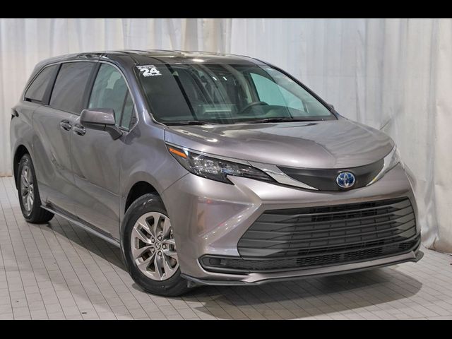 2024 Toyota Sienna LE