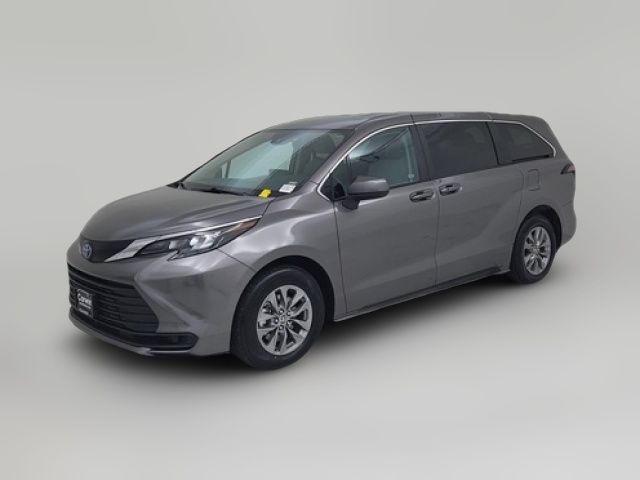 2024 Toyota Sienna LE