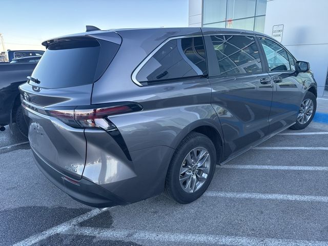 2024 Toyota Sienna LE