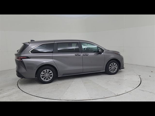 2024 Toyota Sienna LE