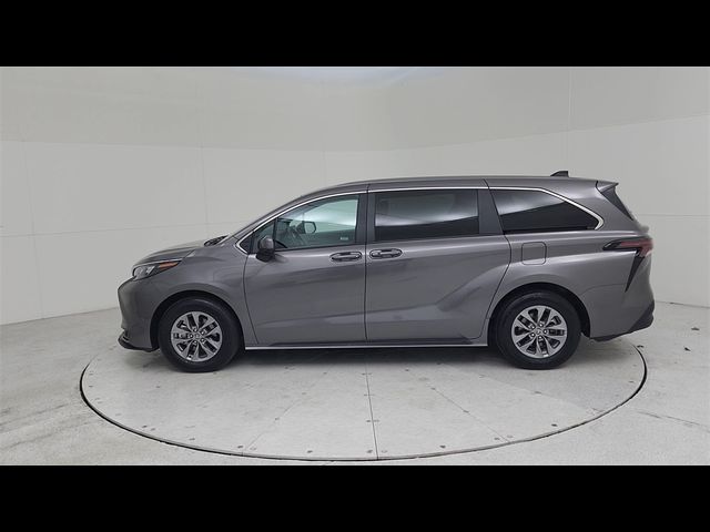 2024 Toyota Sienna LE