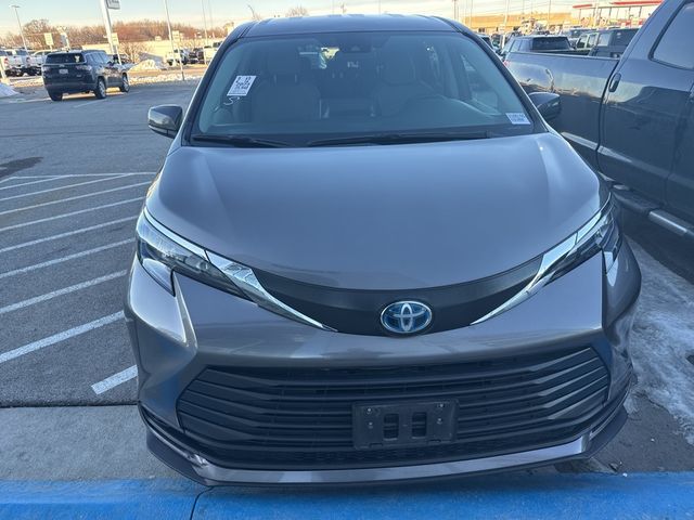 2024 Toyota Sienna LE