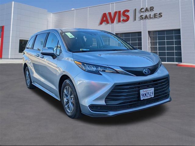 2024 Toyota Sienna LE