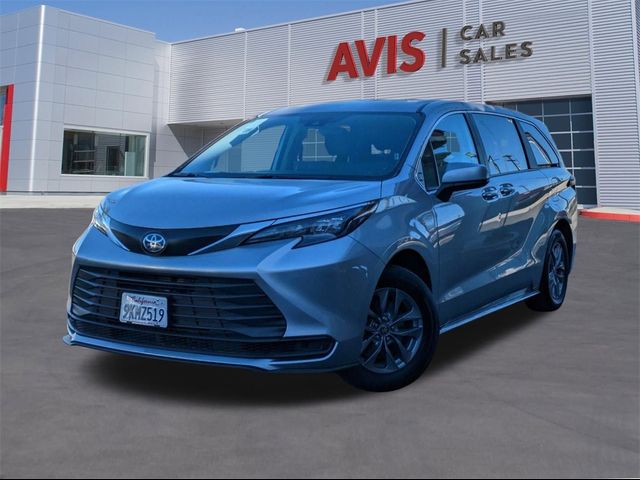 2024 Toyota Sienna LE