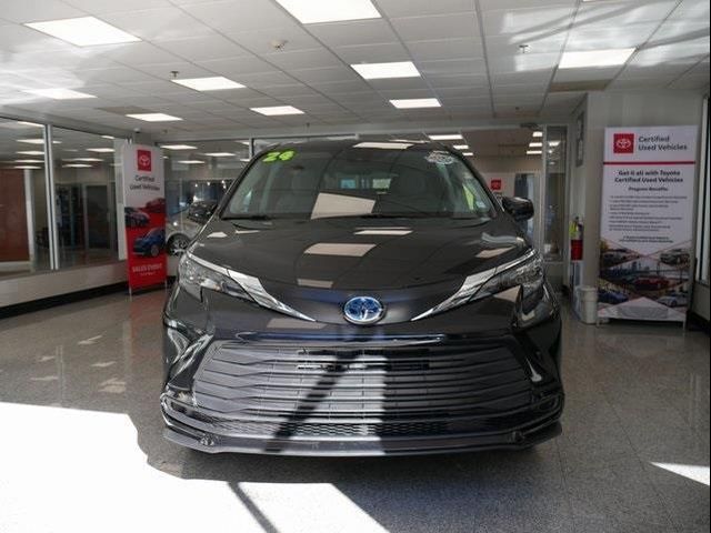 2024 Toyota Sienna LE