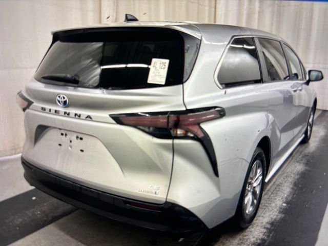 2024 Toyota Sienna LE