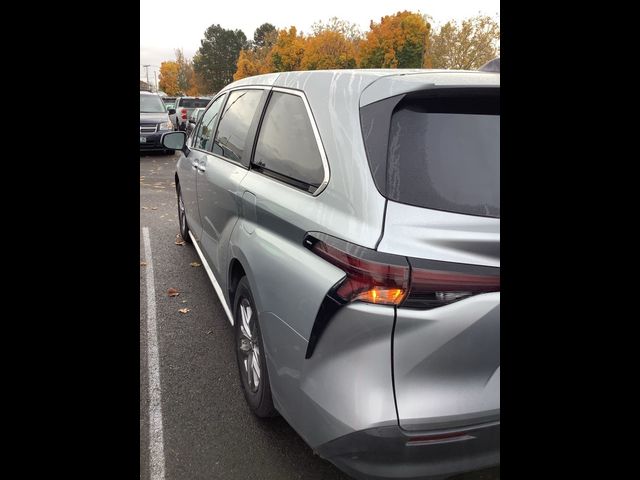 2024 Toyota Sienna LE