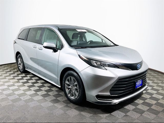 2024 Toyota Sienna LE