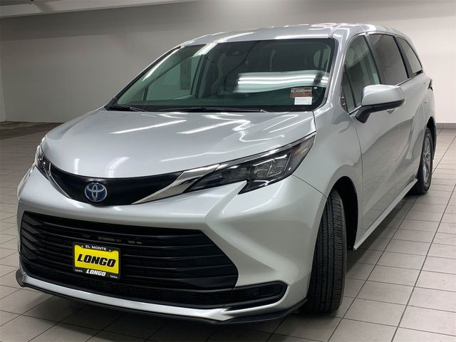 2024 Toyota Sienna LE