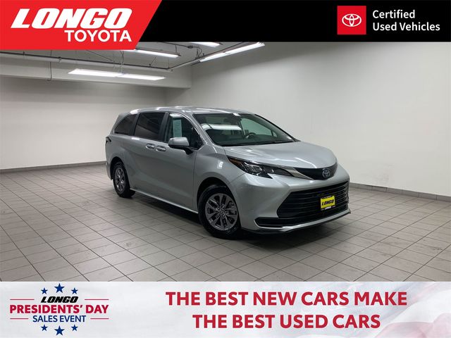 2024 Toyota Sienna LE