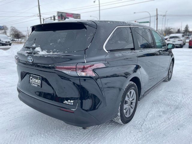 2024 Toyota Sienna LE