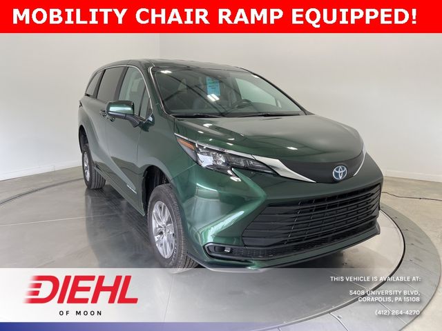 2024 Toyota Sienna LE