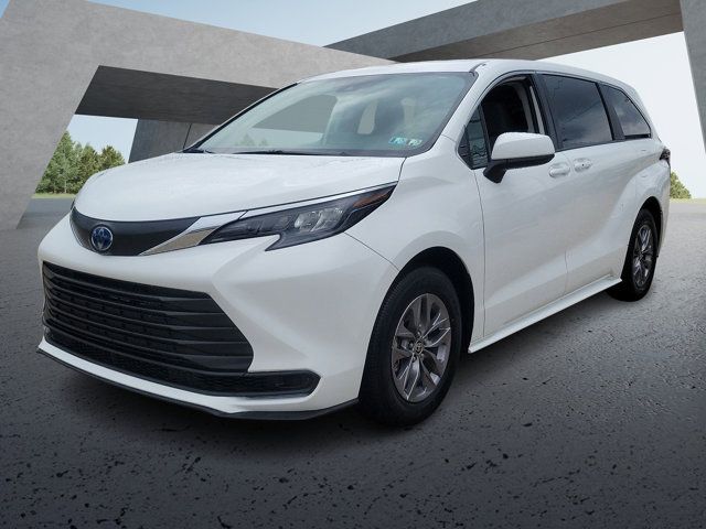 2024 Toyota Sienna LE