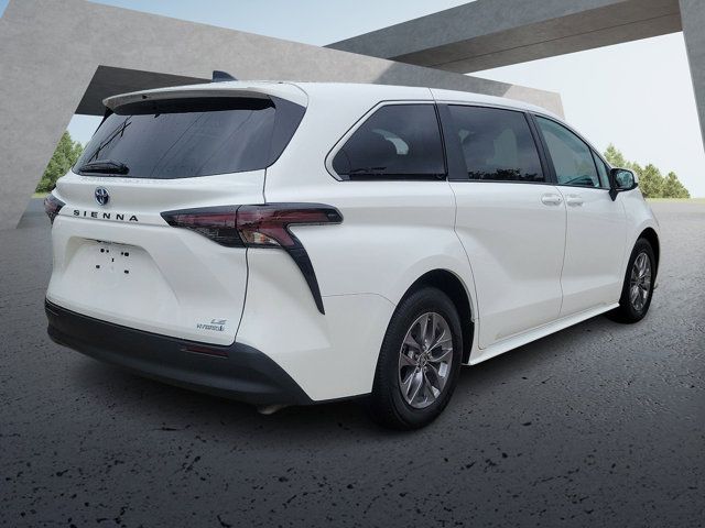 2024 Toyota Sienna LE