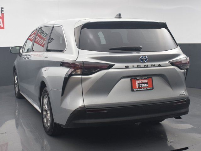 2024 Toyota Sienna LE