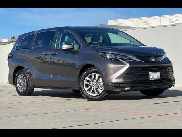 2024 Toyota Sienna LE