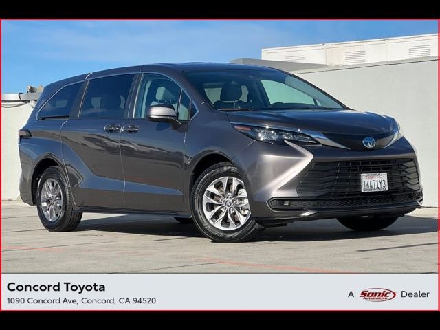 2024 Toyota Sienna LE