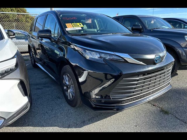 2024 Toyota Sienna LE